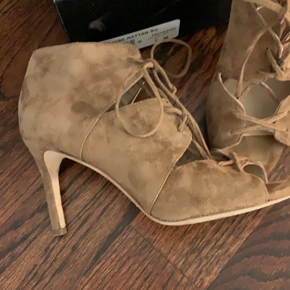 Heels - Picture 2 of 3